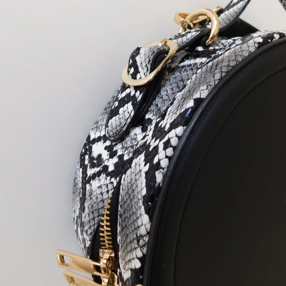 Mia K. Collection Circle Purse - Picture 3 of 4